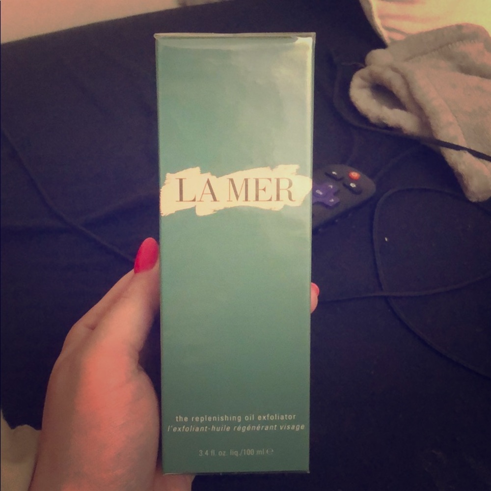La Mer NEW replenishing exfoliator.